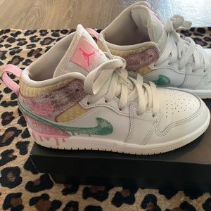 Jordan 1 MID Kids SIZE 1.5Y